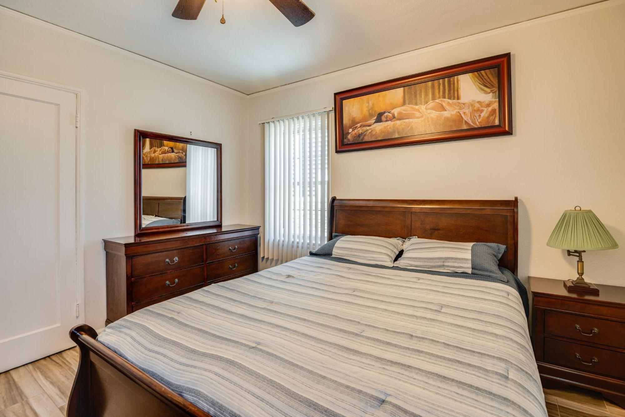 Holiday home 2 Mi To Sofi Stadium Updated Inglewood Home! *