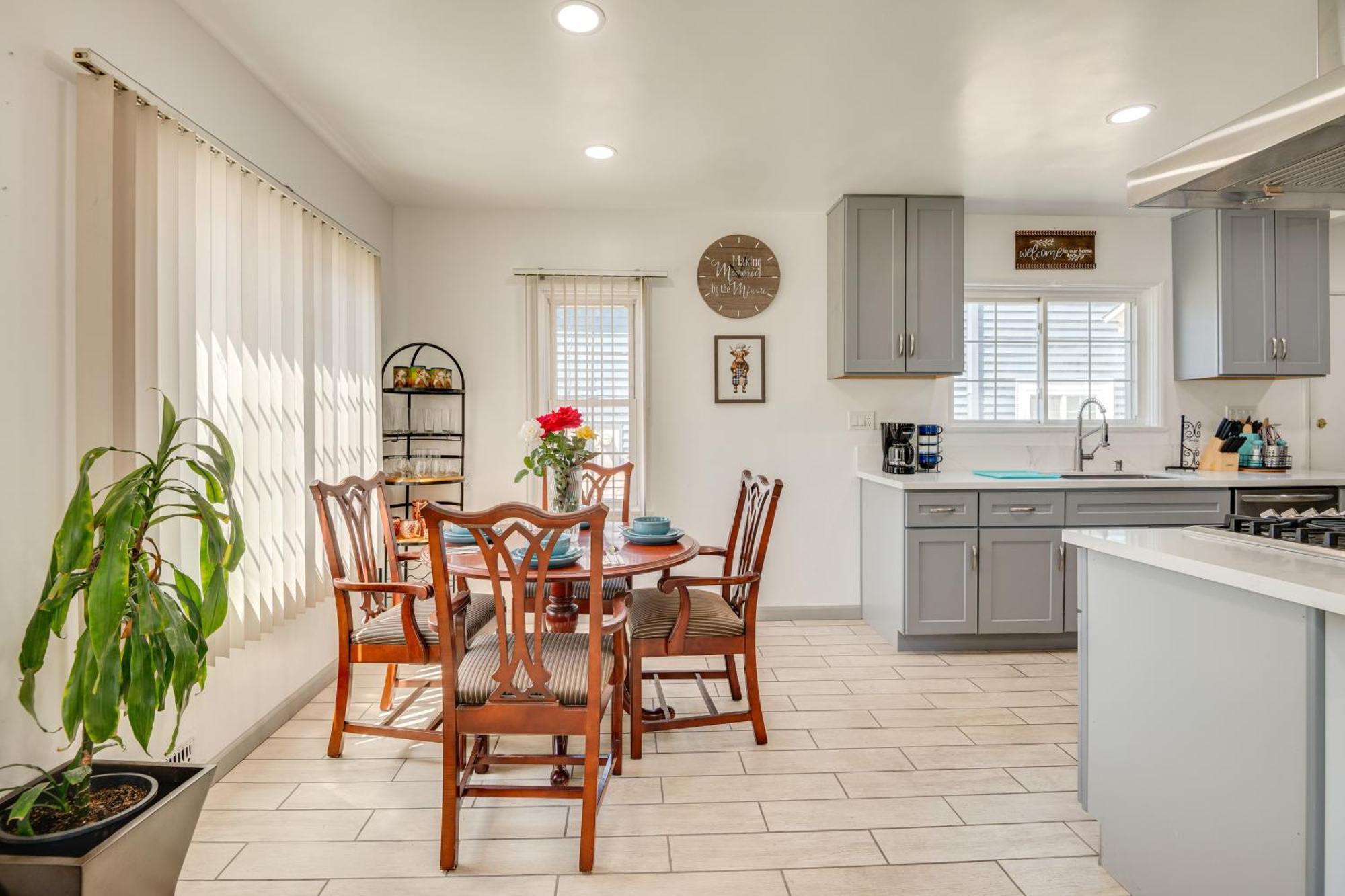 2 Mi To Sofi Stadium Updated Inglewood Home! Holiday home Los Angeles